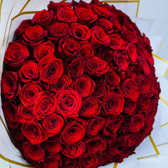 Round bouquet of red roses on a white background with gold accents perfect valentines day gift for your loved once on doha qatar