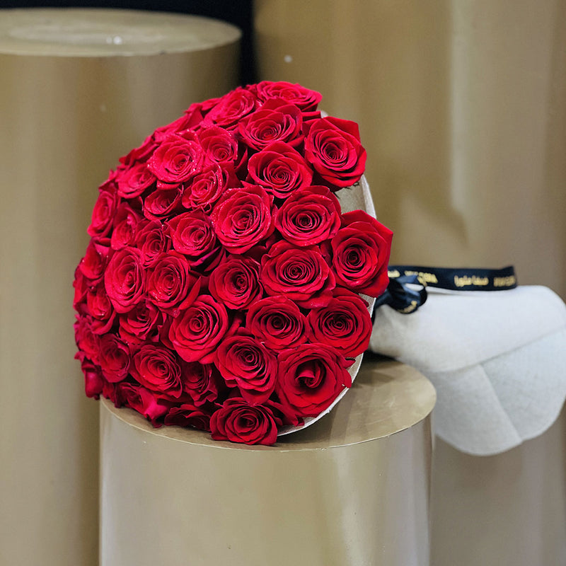 viva flora qatar offering Bouquet of red roses for best price 