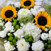 white, green and touch of yellow flower stand bouquet order online in doha qatar.