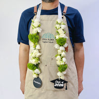 Graduation flower garland by Viva Flora Qatar